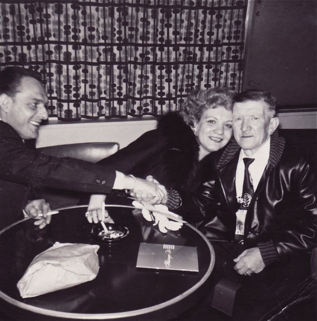 Donaat was speciaal voor zijn buurvrouw naar Luxemburg gereden met zijn Solex omdat de Tigra-sigaretten daar goedkoper waren.